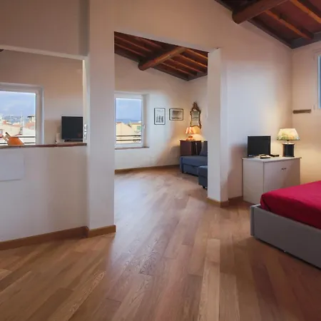 - Sole Attic With View *