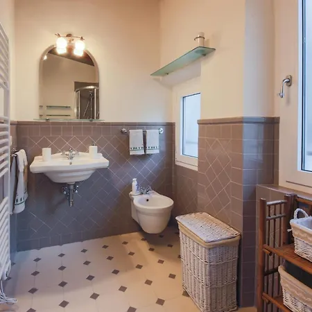 - Sole Attic With View *