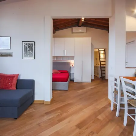 - Sole Attic With View *